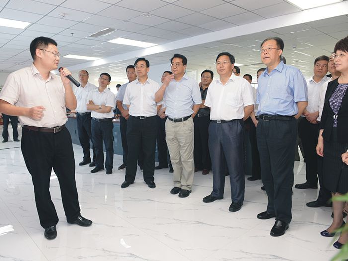 安徽省委常委、合肥市委書(shū)記吳存榮，合肥市黨政代表團(tuán)一行蒞臨我集團(tuán)參觀(guān)考察
